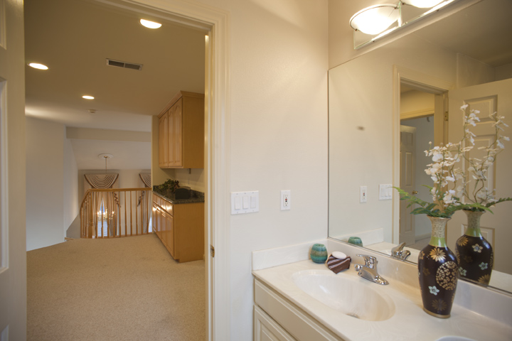 Upstairs Bath (B) Picture - 10577 Johansen Dr, Cupertino 95014 Upstairs Bath (B) picture - 10577 Johansen Dr, Cupertino 95014