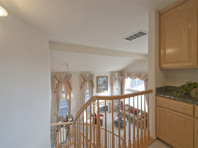 Upstairs Hall (D) Picture - 10577 Johansen Dr, Cupertino 95014 Upstairs Hall (D) picture - 10577 Johansen Dr, Cupertino 95014