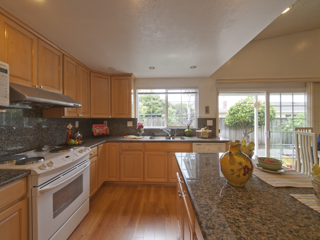 Kitchen (B) Picture - 300 Mullet Ct, Foster City 94404 Kitchen (B) picture - 300 Mullet Ct, Foster City 94404