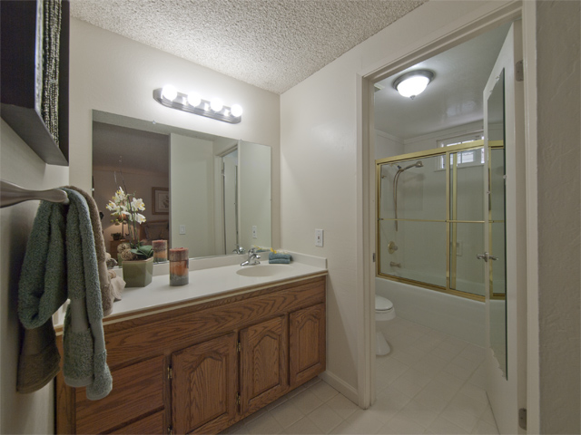 Master Bath (A) Picture - 300 Mullet Ct, Foster City 94404 Master Bath (A) picture - 300 Mullet Ct, Foster City 94404