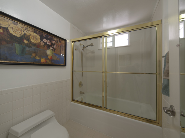 Master Bath (C) Picture - 300 Mullet Ct, Foster City 94404 Master Bath (C) picture - 300 Mullet Ct, Foster City 94404