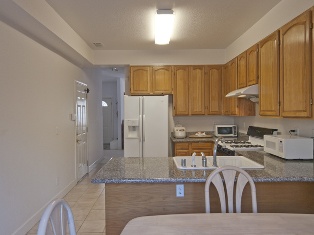 Eating Area Kitchen (A) picture - 1135 Phyllis Ave, Mountain View 94040