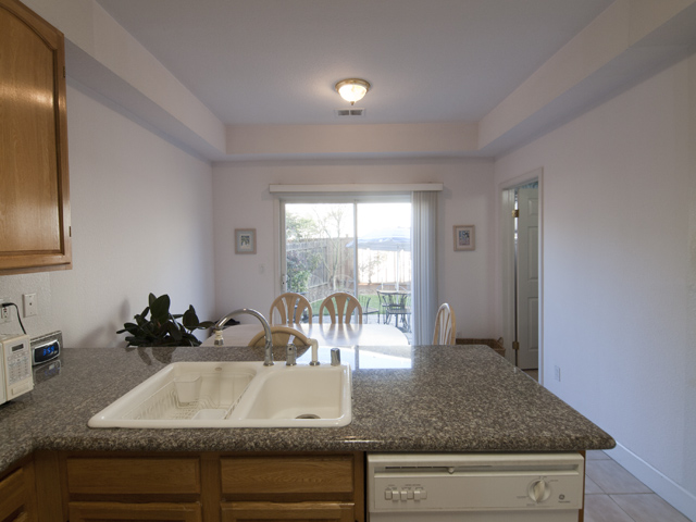 Kitchen Eating Area (A) picture - 1135 Phyllis Ave, Mountain View 94040