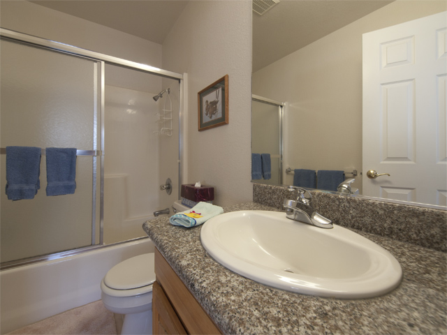 Upstairs Bath (A) picture - 1135 Phyllis Ave, Mountain View 94040