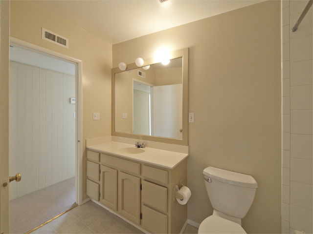 Bathroom (B) Picture - 1032 Ringwood Ave, Menlo Park 94025 Bathroom (B) picture - 1032 Ringwood Ave, Menlo Park 94025