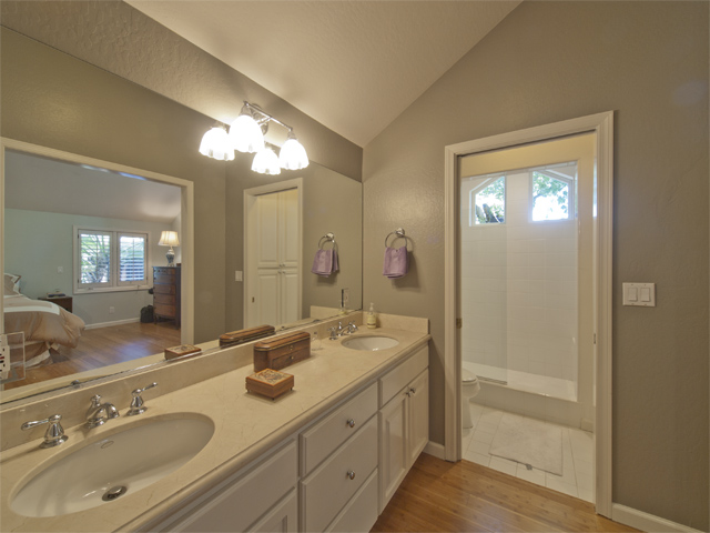 Master Bath picture - 854 Rorke Way, Palo Alto 94303