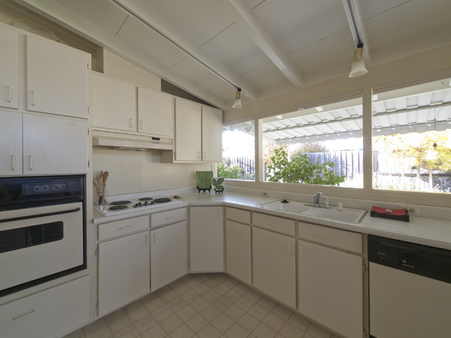 Kitchen picture - 3197 Stelling Dr, Palo Alto 94303
