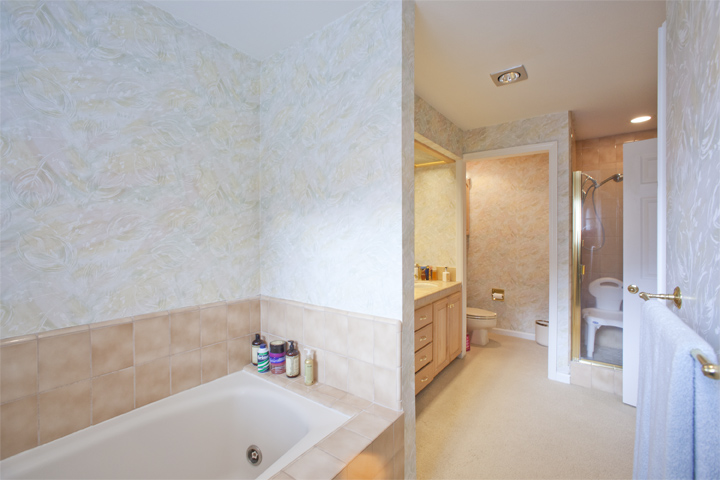 Master Bath picture - 553 Suzanne Ct, Palo Alto 94306