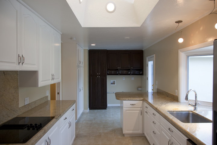 Kitchen (A) picture - 614 Torwood Ln, Los Altos 94022