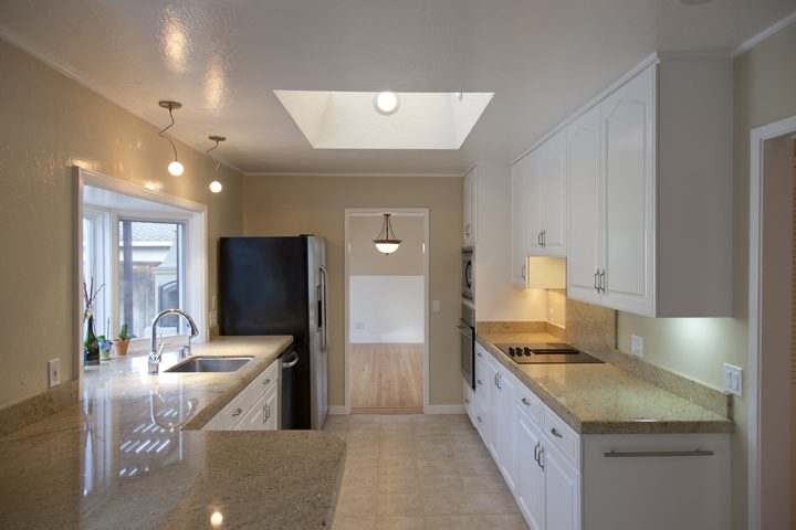Kitchen (B) picture - 614 Torwood Ln, Los Altos 94022