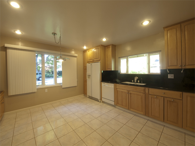 Kitchen picture - 144 Walter Hays Dr, Palo Alto 94303