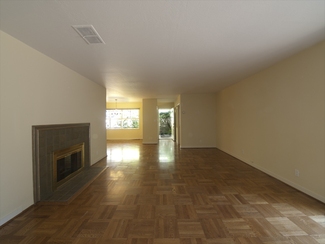Living Room picture - 144 Walter Hays Dr, Palo Alto 94303