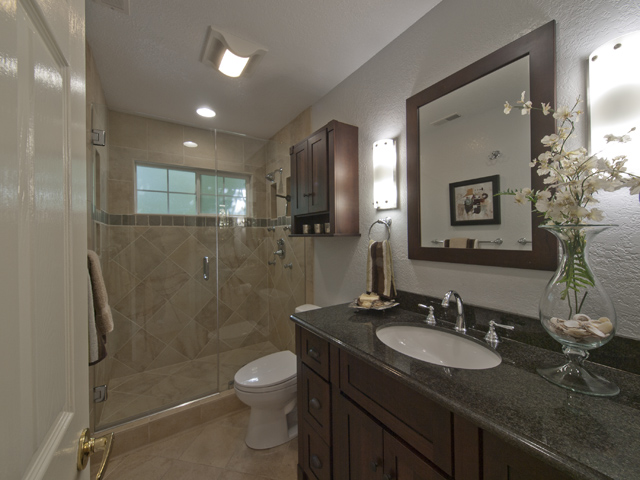 Upstairs Bath (A) picture - 2116 Windrose Pl, Mountain View 94043