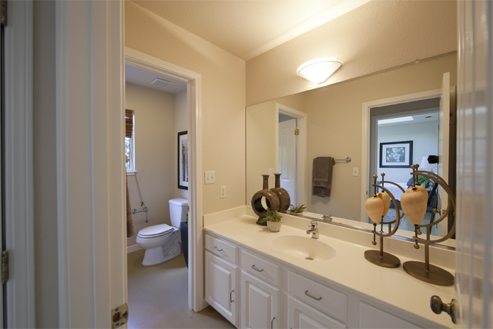 Bathroom 2 picture - 3245 Bryant St, Palo Alto 94306