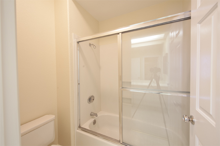Jack N Jill Bath (B) Picture - 10 Dockside Cir, Redwood Shores 94065 Jack N Jill Bath (B) picture - 10 Dockside Cir, Redwood Shores 94065