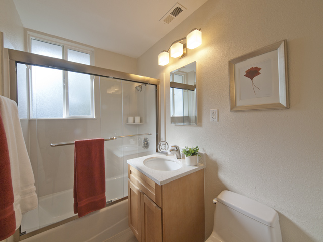 Bathroom picture - 976 Elsinore Dr, Palo Alto 94303
