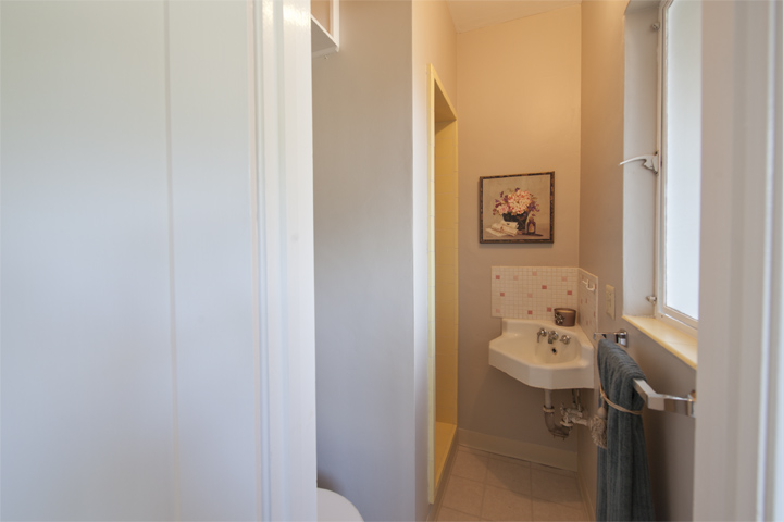 Bath 2 (A) Picture - 517 Los Ninos Way, Los Altos 94022 Bath 2 (A) picture - 517 Los Ninos Way, Los Altos 94022