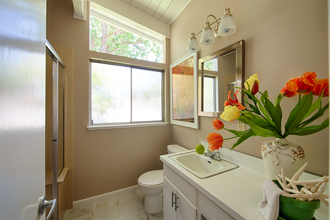 Bathroom 2 picture - 3890 Louis Rd, Palo Alto 94303