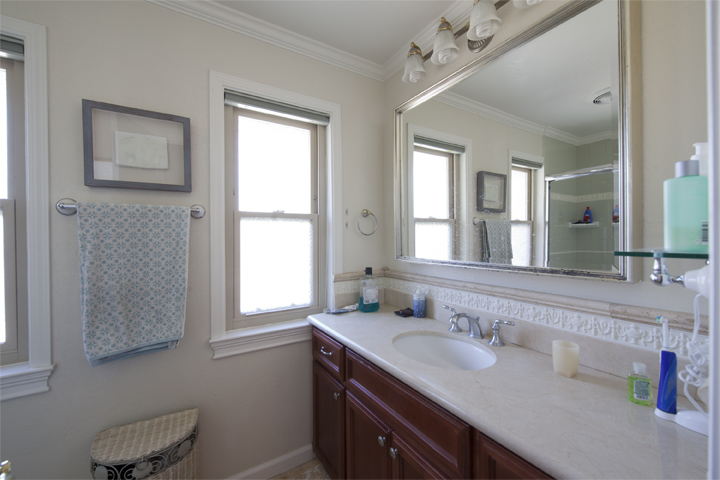 Bathroom 2 (A) picture - 7960 Sunderland Dr, Cupertino 95014