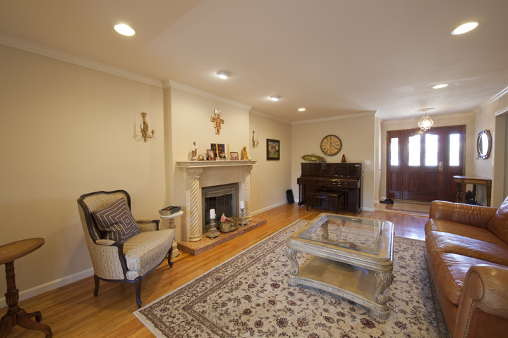 Living Room (C) picture - 7960 Sunderland Dr, Cupertino 95014