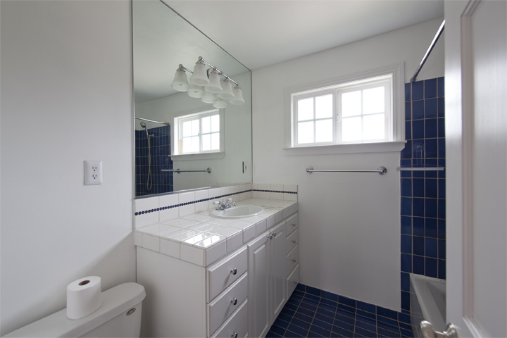 Bathroom picture - 830 Tulane Dr, Mountain View 94040