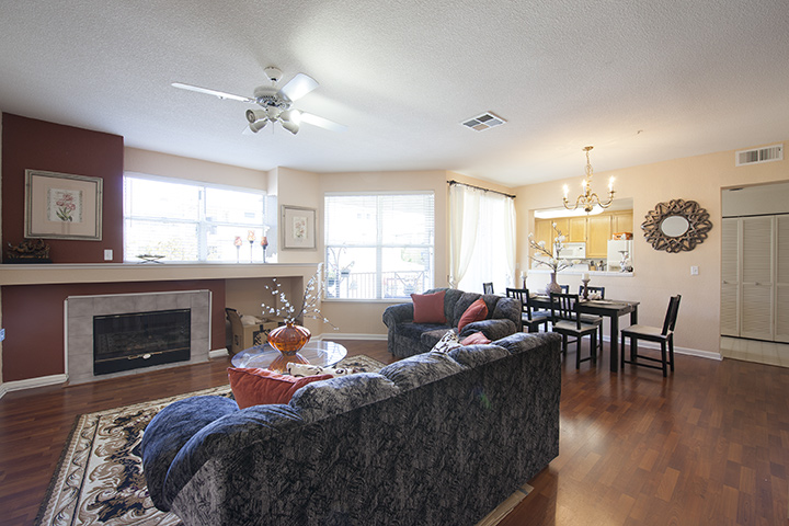 Living Room (A) picture - 401 Baltic Cir 429, Redwood Shores 94065