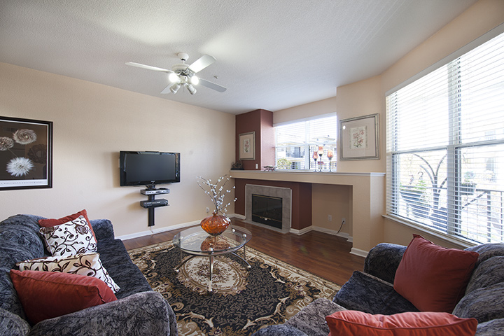 Living Room (D) picture - 401 Baltic Cir 429, Redwood Shores 94065