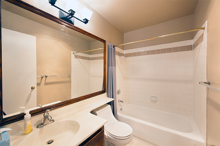 Bathroom 2 (A) picture - 382 Coyote Creek Cir, San Jose 95116