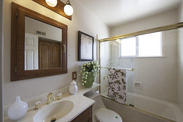 Bathroom (A) picture - 140 Daley Ct, San Bruno 94066