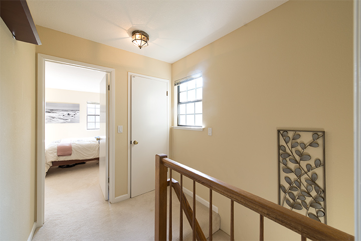 Upstairs Landing (A) picture - 175 Evandale Ave 4, Mountain View 94043