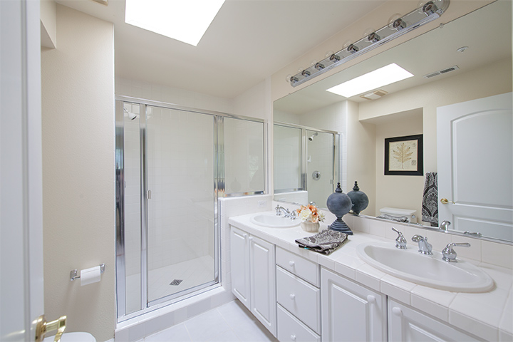 Bathroom 1 picture - 2585 Park Blvd, Unit Z204, Palo Alto 94306