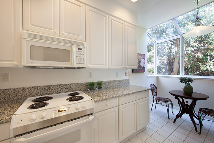 Kitchen - 2585 Park Blvd, Unit Z204, Palo Alto