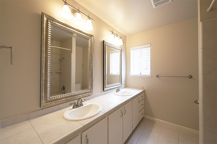 Bath 1 (A) picture - 221 Rengstorff Ave 19, Mountain View 94043