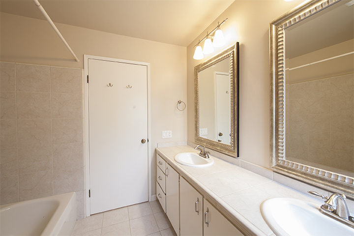 Bath 1 (B) picture - 221 Rengstorff Ave 19, Mountain View 94043