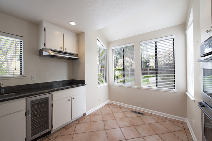 Breakfast Area (A) picture - 221 Rengstorff Ave 19, Mountain View 94043