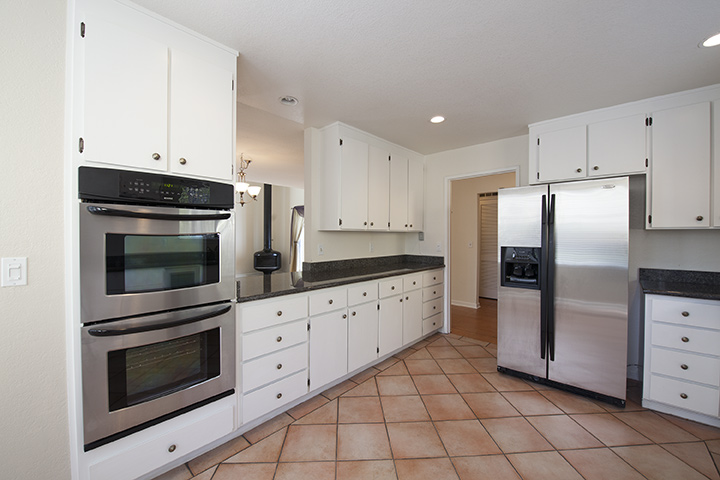 Kitchen (B) picture - 221 Rengstorff Ave 19, Mountain View 94043