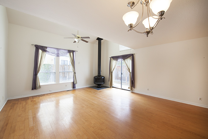 Living Room (B) picture - 221 Rengstorff Ave 19, Mountain View 94043