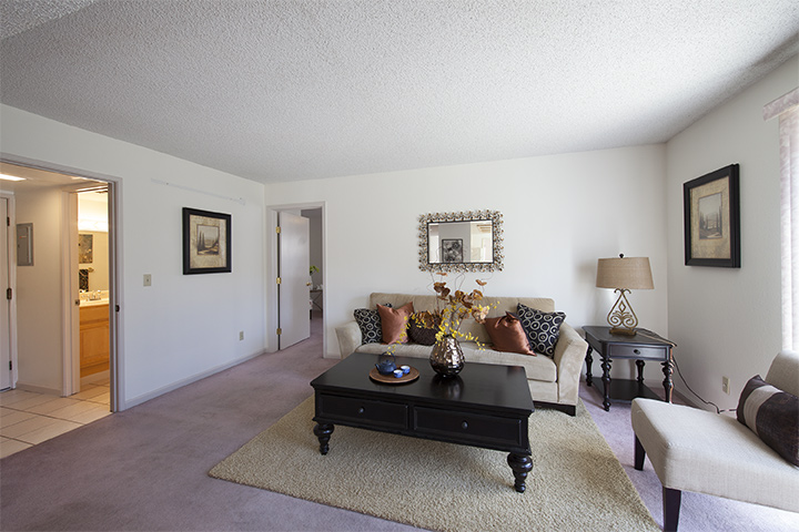 Family Room (A) picture - 1609 Stanwich Rd, San Jose 95131