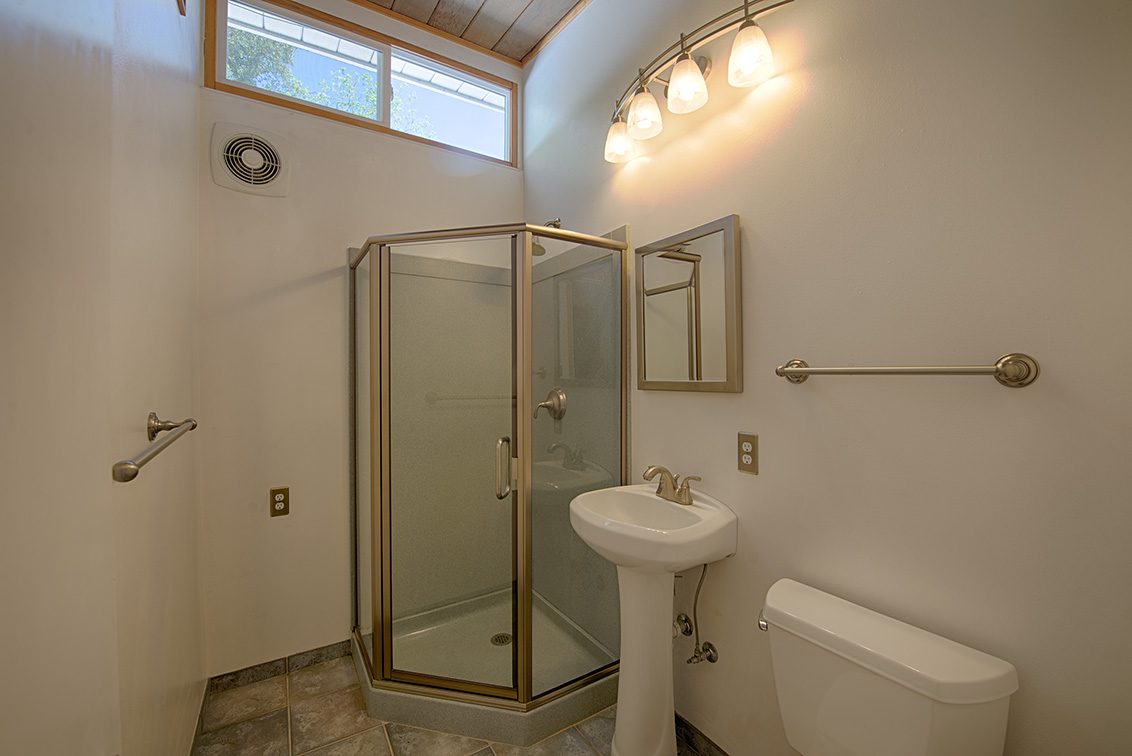 Bathroom 1 picture - 381 Carolina Ln, Palo Alto 94306