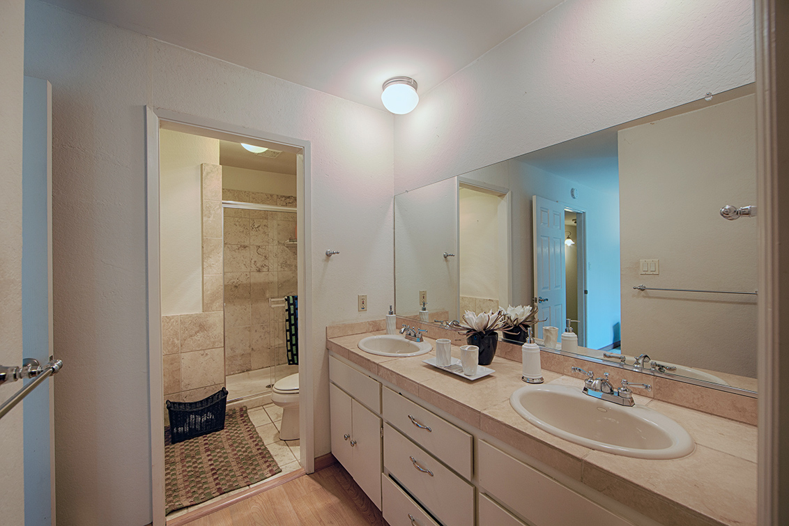Master Bath (A) picture - 1354 Dale Ave 13, Mountain View 94040
