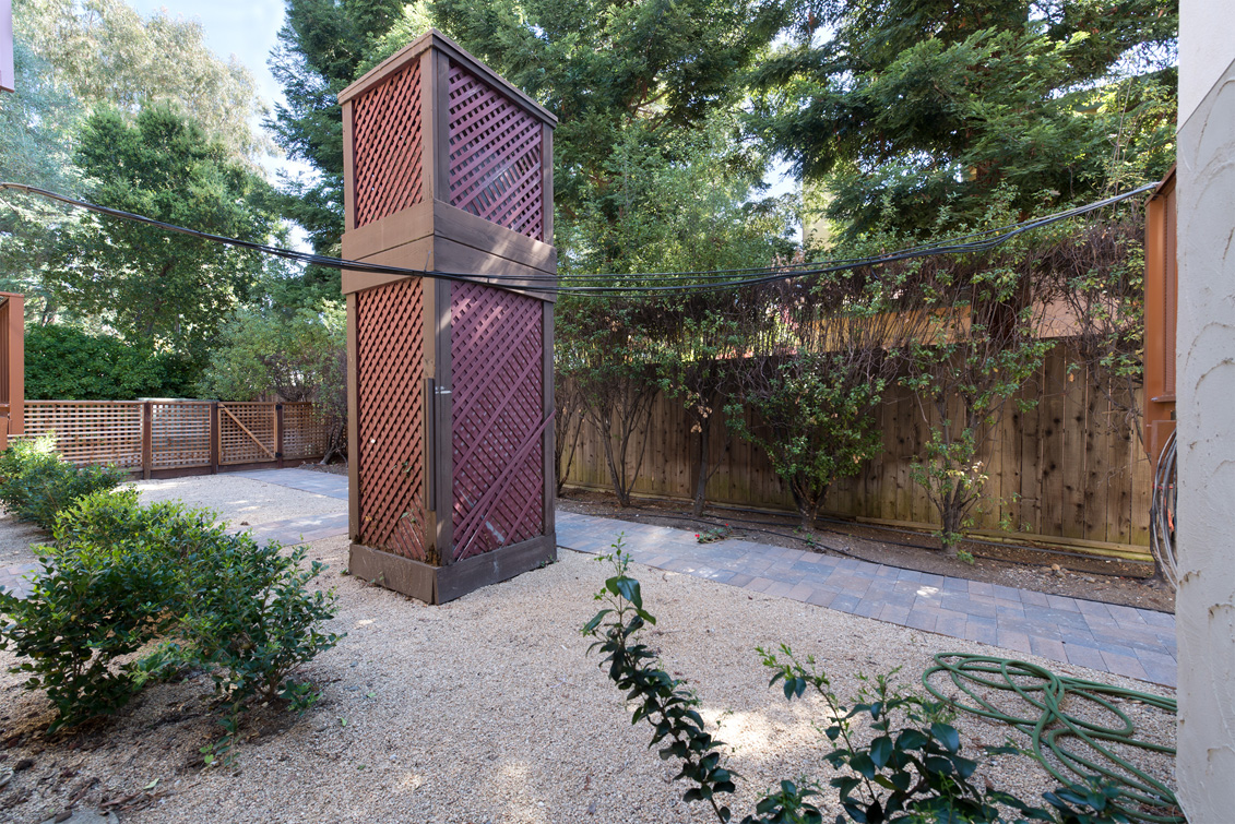 Backyard picture - 4159 El Camino Way, Unit E, Palo Alto 94306