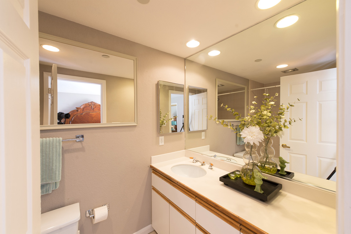 Bathroom 1 picture - 4159 El Camino Way, Unit E, Palo Alto 94306