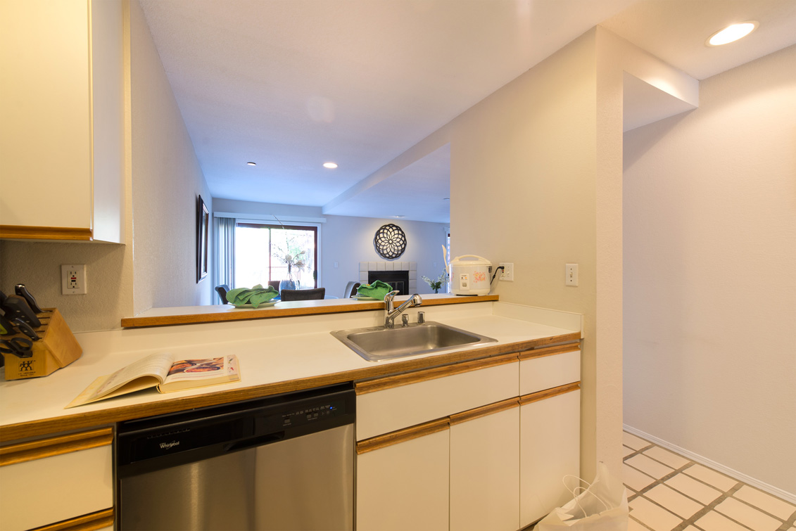 Kitchen picture - 4159 El Camino Way, Unit E, Palo Alto 94306