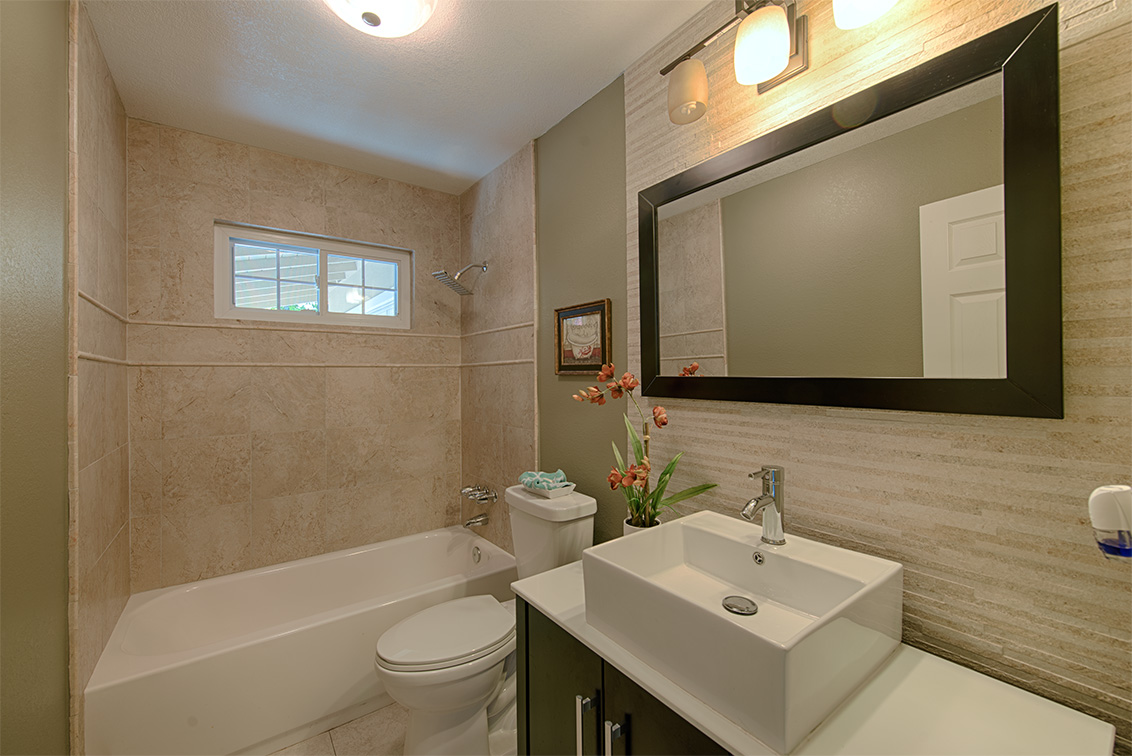 Bathroom 2 (A) picture - 1932 Foxworthy Ave, San Jose 95124