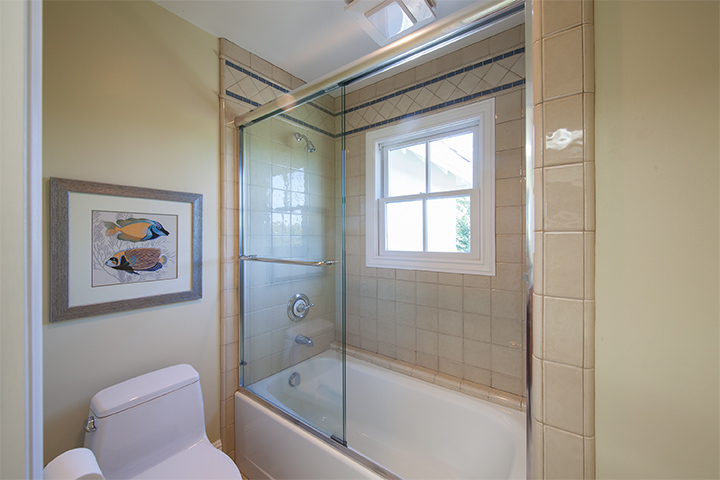 Bathroom 2 (B) Picture - 3396 Park Blvd, Palo Alto 94306 Bathroom 2 (B) picture - 3396 Park Blvd, Palo Alto 94306