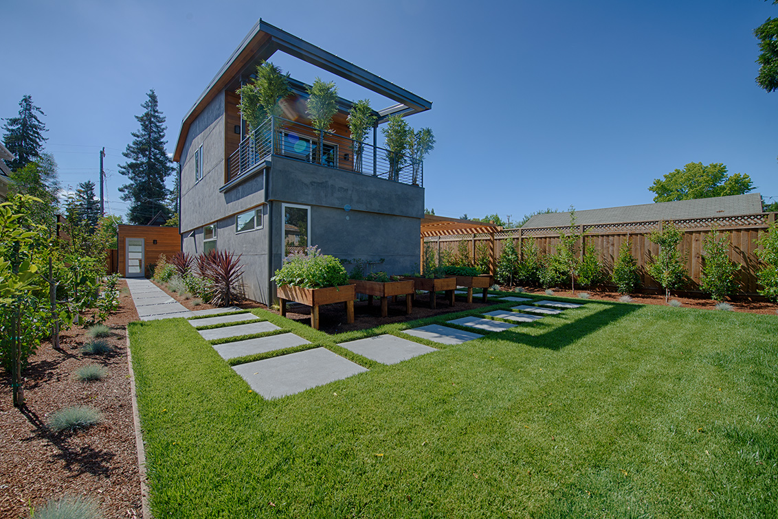 Backyard (A) picture - 462 Pettis Ave, Mountain View 94041
