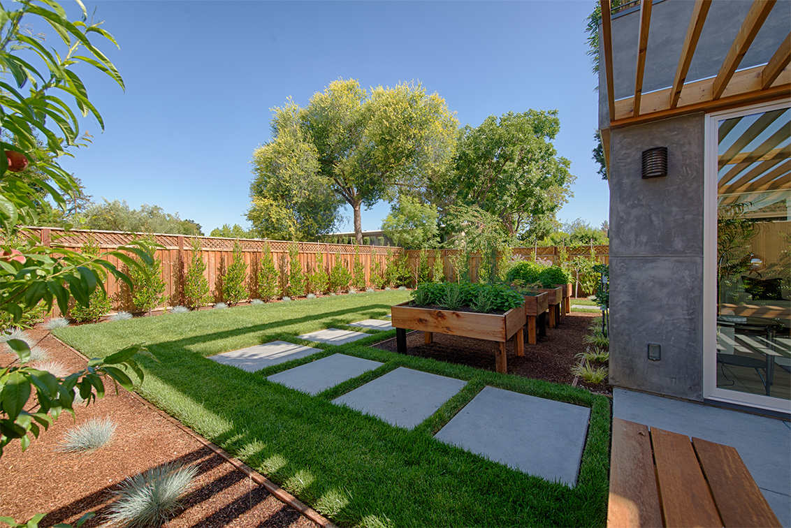 Backyard (B) picture - 462 Pettis Ave, Mountain View 94041