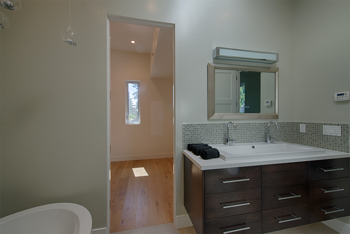 Master Bath (C) picture - 462 Pettis Ave, Mountain View 94041