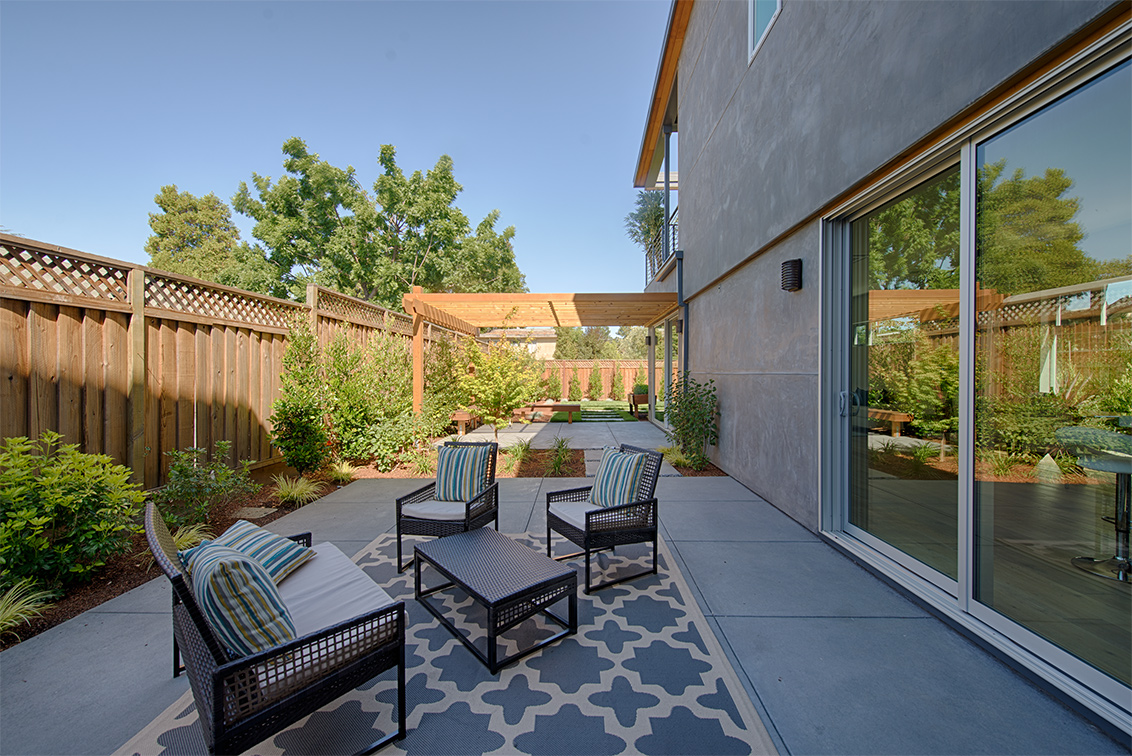 Side Yard (A) picture - 462 Pettis Ave, Mountain View 94041
