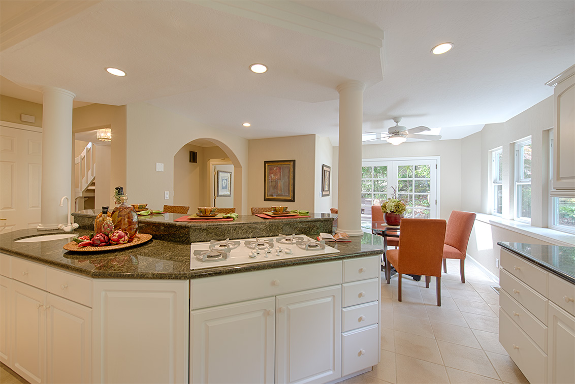 Kitchen (D) picture - 10385 Rivercrest Ct, Cupertino 95014